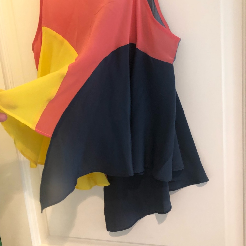 Color Blocker Flowy Tank Top - Picture 3 of 5